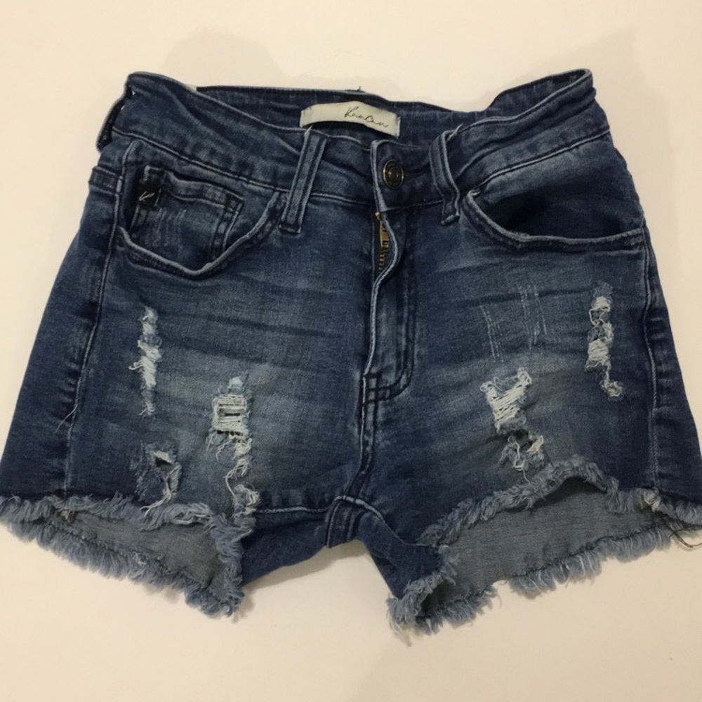 DISTRESSED JEAN SHORTS PERFECT FOR SUMMER